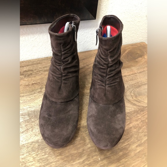 Pos Ole Rouge Italian Womens Ankle Booties Zip Up Brown Suede EU Sz 38 / US Sz 8 - Picture 6 of 8